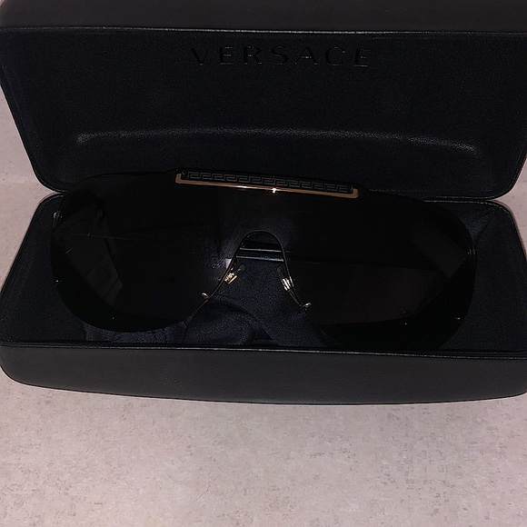 VERSACE sunglasses for sale (authentic) - Picture 4 of 5